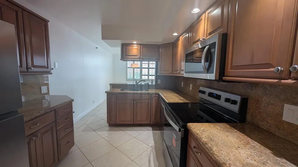 105 Lake Emerald Oakland Park FL 33309