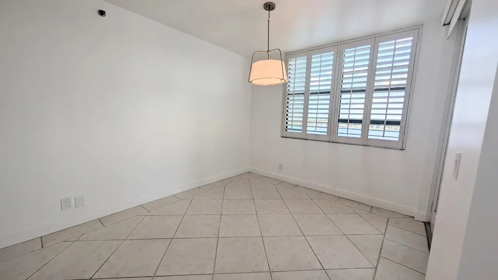 105 Lake Emerald Oakland Park FL 33309