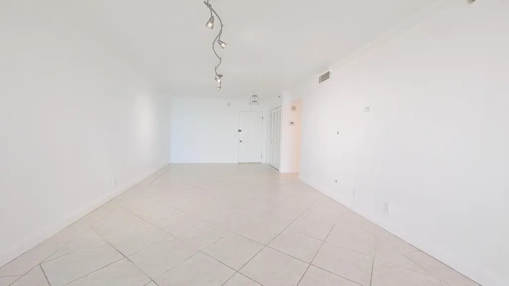105 Lake Emerald Oakland Park FL 33309
