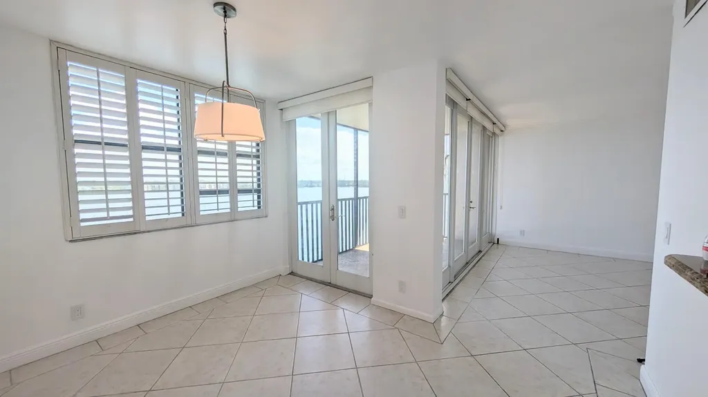 105 Lake Emerald Oakland Park FL 33309