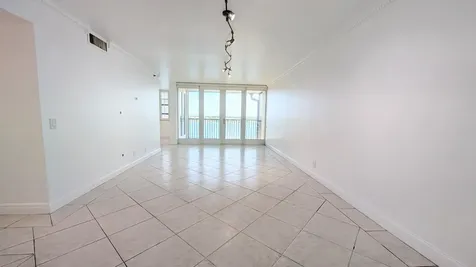 105 Lake Emerald Oakland Park FL 33309