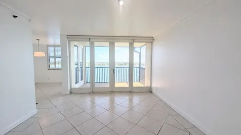 105 Lake Emerald Oakland Park FL 33309
