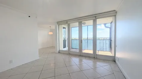 105 Lake Emerald Oakland Park FL 33309