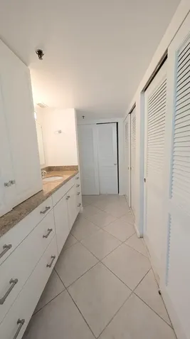 105 Lake Emerald Oakland Park FL 33309