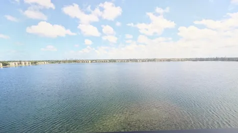 105 Lake Emerald Oakland Park FL 33309