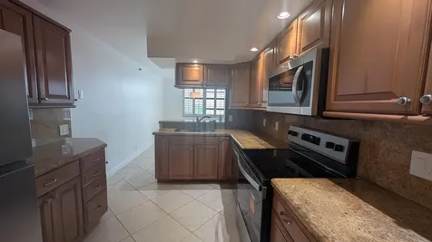 105 Lake Emerald Oakland Park FL 33309