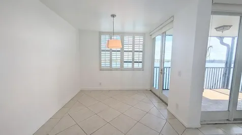 105 Lake Emerald Oakland Park FL 33309