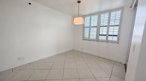 105 Lake Emerald Oakland Park FL 33309