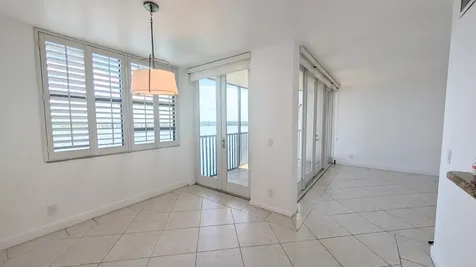 105 Lake Emerald Oakland Park FL 33309