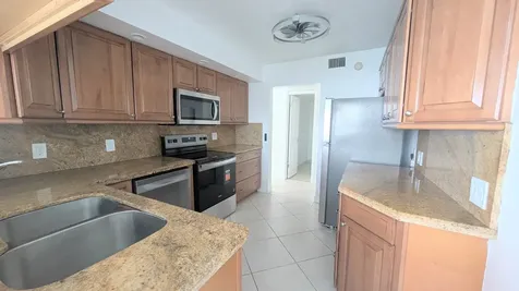 105 Lake Emerald Oakland Park FL 33309