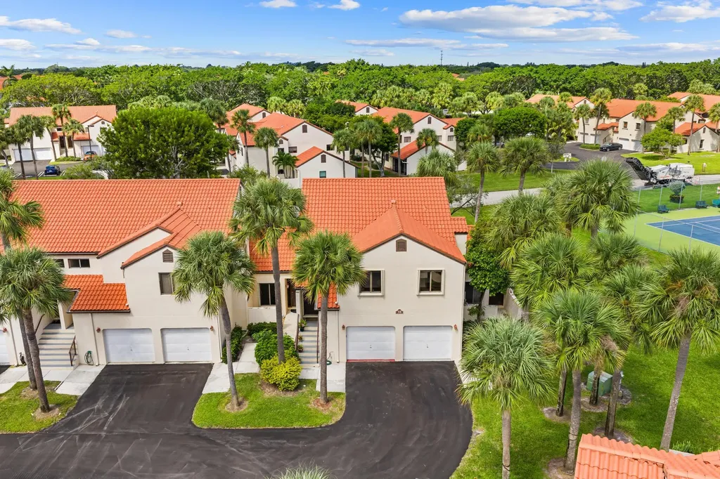 18 Vía De Casas Sur Boynton Beach FL 33426