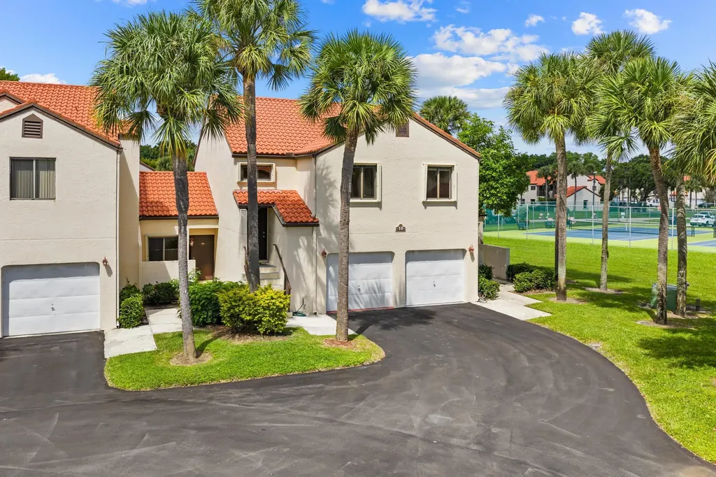 18 Vía De Casas Sur Boynton Beach FL 33426