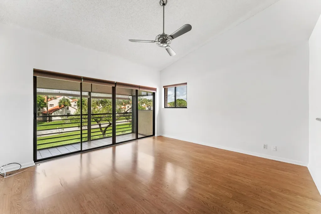 18 Vía De Casas Sur Boynton Beach FL 33426