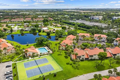 18 Vía De Casas Sur Boynton Beach FL 33426
