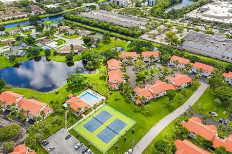 18 Vía De Casas Sur Boynton Beach FL 33426
