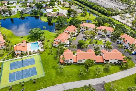 18 Vía De Casas Sur Boynton Beach FL 33426
