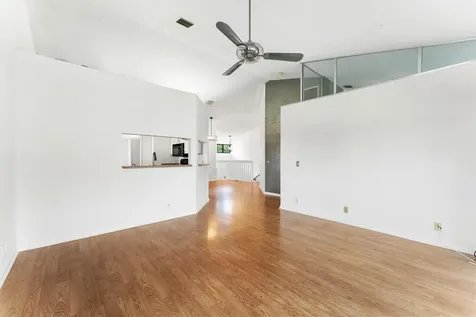 18 Vía De Casas Sur Boynton Beach FL 33426