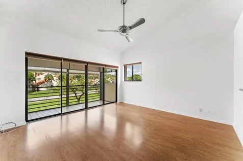 18 Vía De Casas Sur Boynton Beach FL 33426