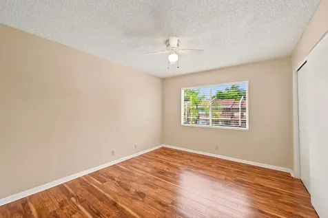 1227 Sussex Drive North Lauderdale FL 33068