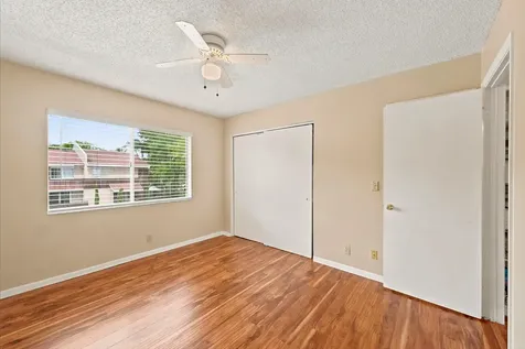 1227 Sussex Drive North Lauderdale FL 33068