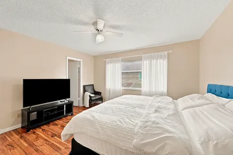 1227 Sussex Drive North Lauderdale FL 33068