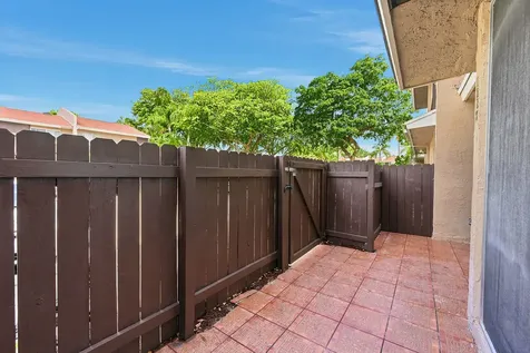 1227 Sussex Drive North Lauderdale FL 33068