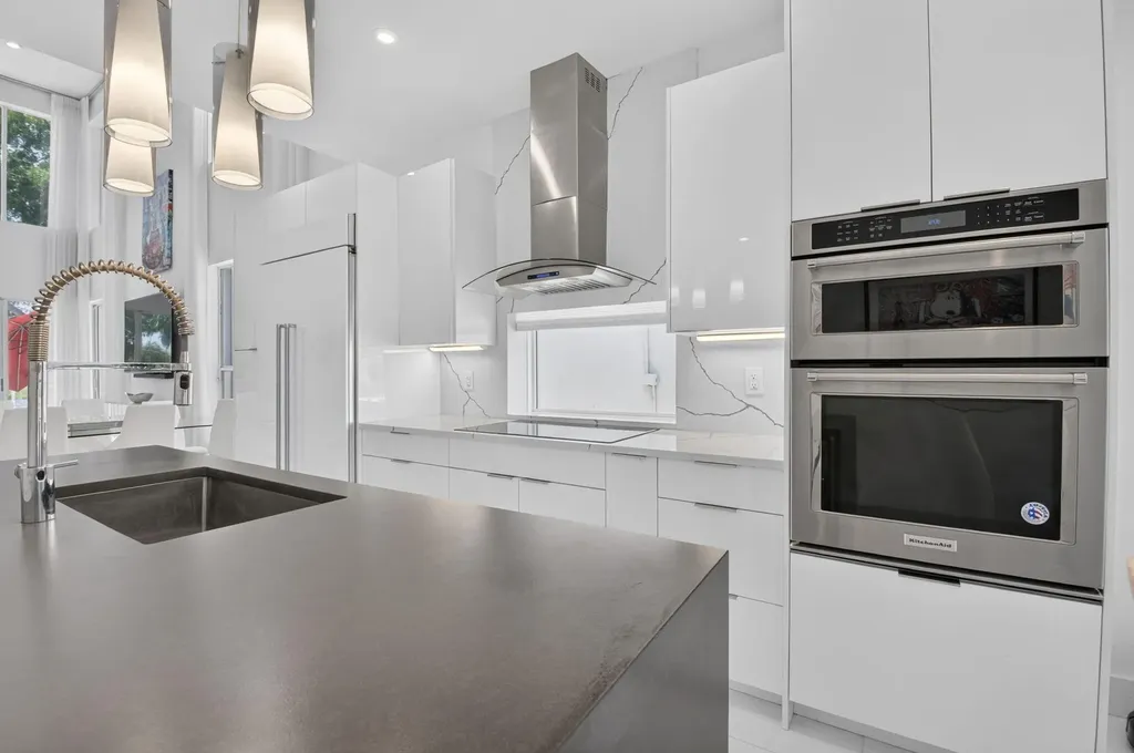 5835 NW 42nd Terrace Boca Raton FL 33496