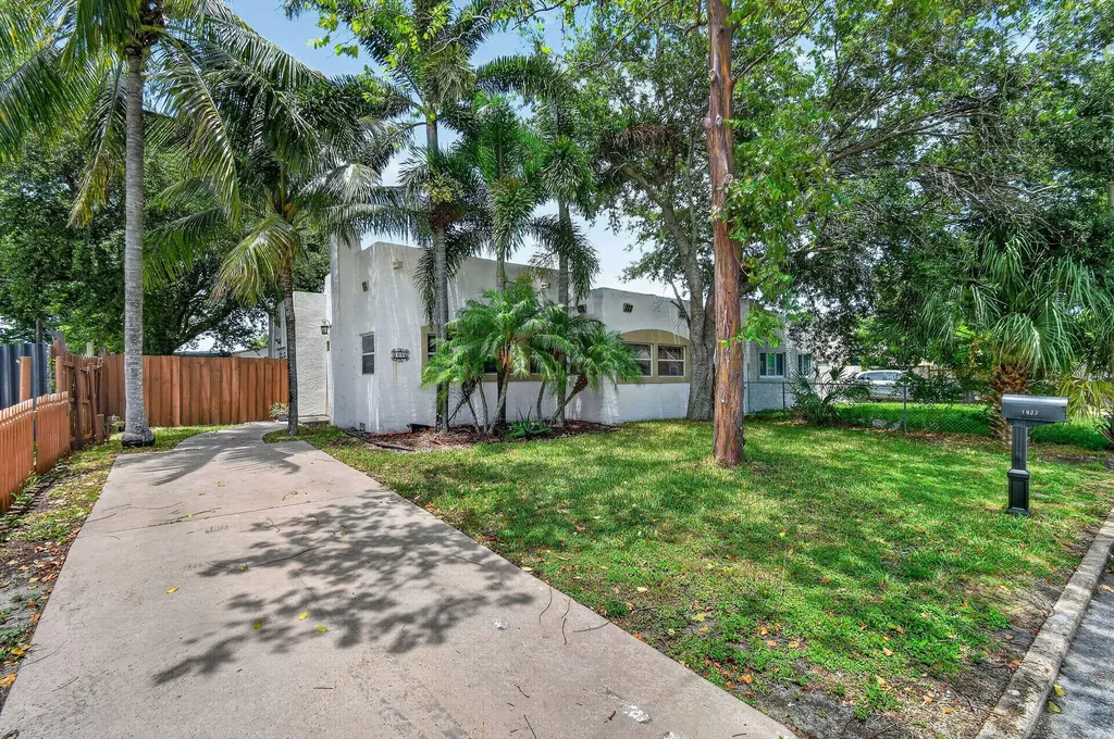 1005 Selkirk Street West Palm Beach FL 33405
