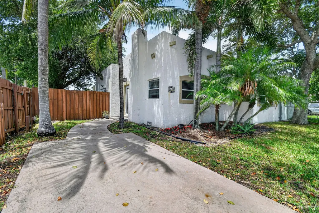 1005 Selkirk Street West Palm Beach FL 33405