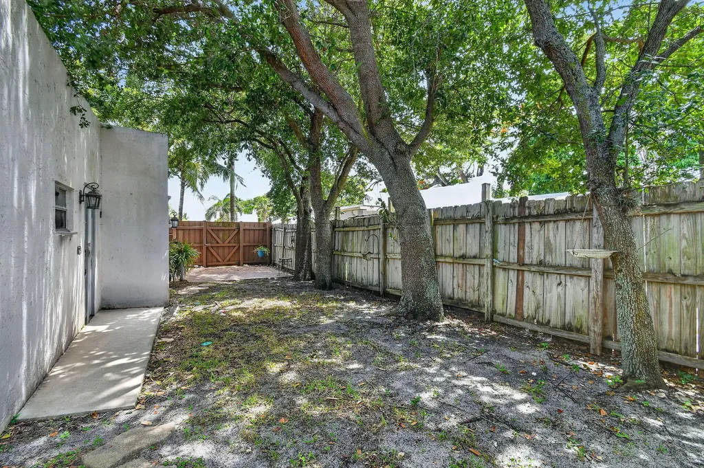 1005 Selkirk Street West Palm Beach FL 33405