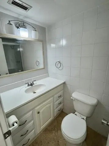 2400 NE 33rd Avenue Fort Lauderdale FL 33305