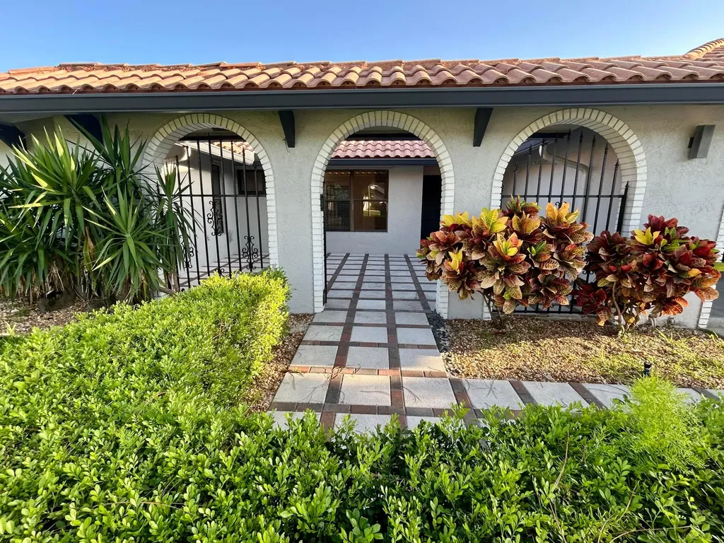 22822 Pinewood Court Boca Raton FL 33433