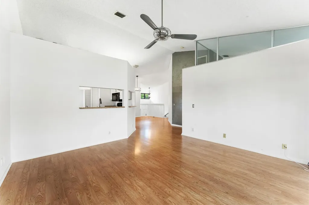 18 Vía De Casas Sur Boynton Beach FL 33426