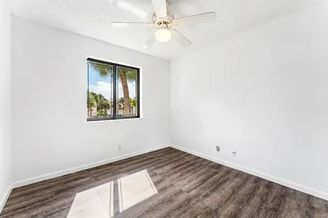18 Vía De Casas Sur Boynton Beach FL 33426