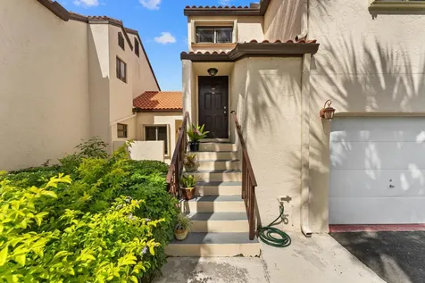 18 Vía De Casas Sur Boynton Beach FL 33426