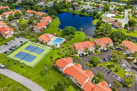 18 Vía De Casas Sur Boynton Beach FL 33426