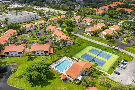 18 Vía De Casas Sur Boynton Beach FL 33426