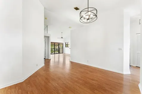 18 Vía De Casas Sur Boynton Beach FL 33426