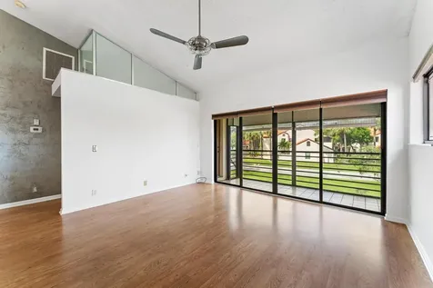 18 Vía De Casas Sur Boynton Beach FL 33426
