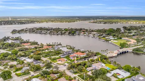 19175 W Riverside Drive Tequesta FL 33469