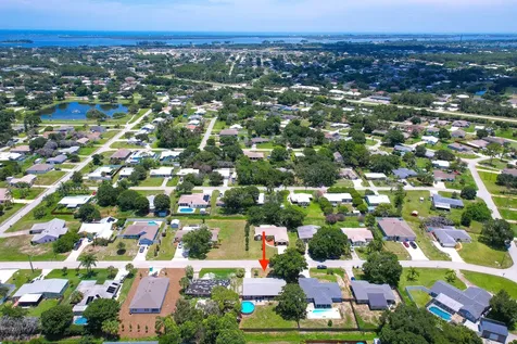 542 Saunders Street Sebastian FL 32958