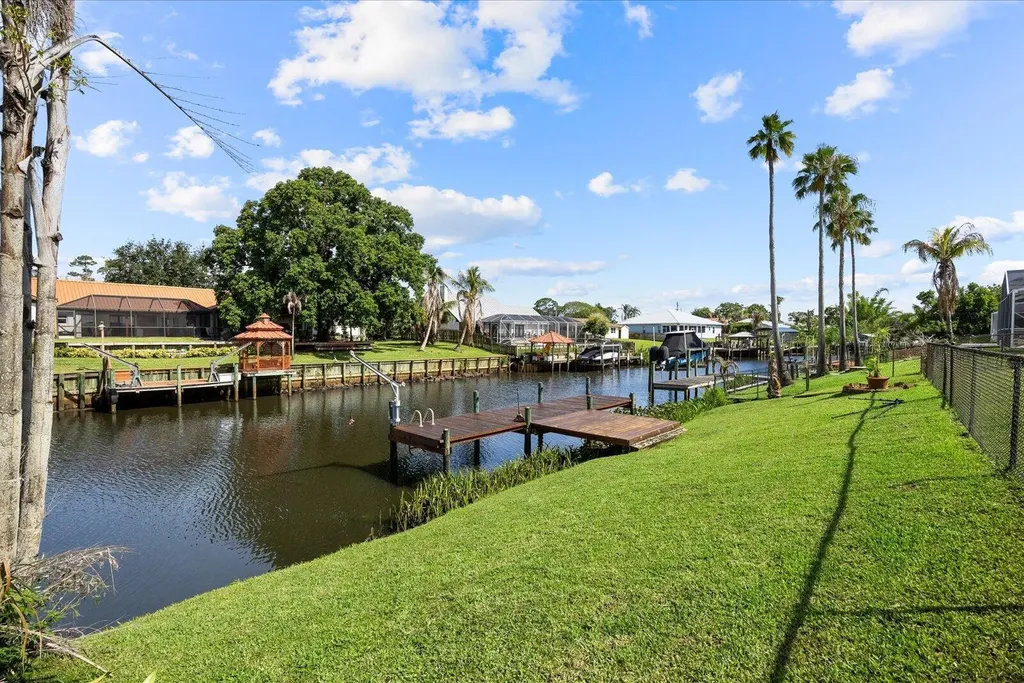 160 NE Twylite Terrace Port St Lucie FL 34983
