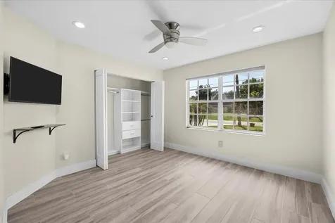 160 NE Twylite Terrace Port St Lucie FL 34983