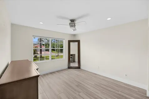 160 NE Twylite Terrace Port St Lucie FL 34983