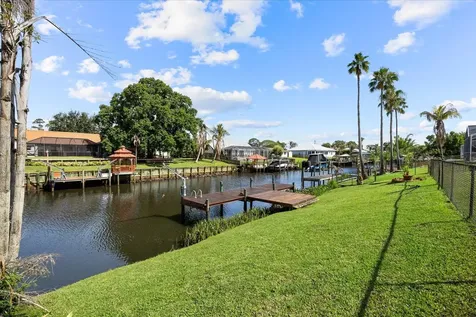160 NE Twylite Terrace Port St Lucie FL 34983