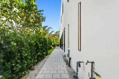 723 Lake Avenue N Delray Beach FL 33483