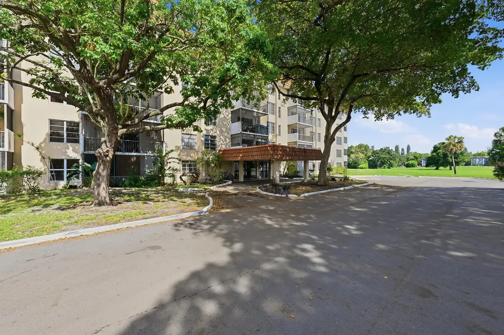 4158 Inverrary Drive Lauderhill FL 33319