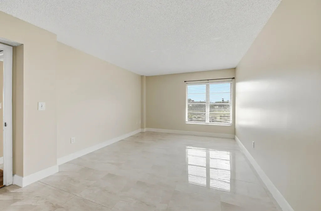 4158 Inverrary Drive Lauderhill FL 33319