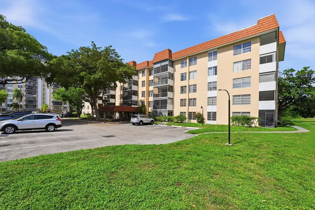 4158 Inverrary Drive Lauderhill FL 33319
