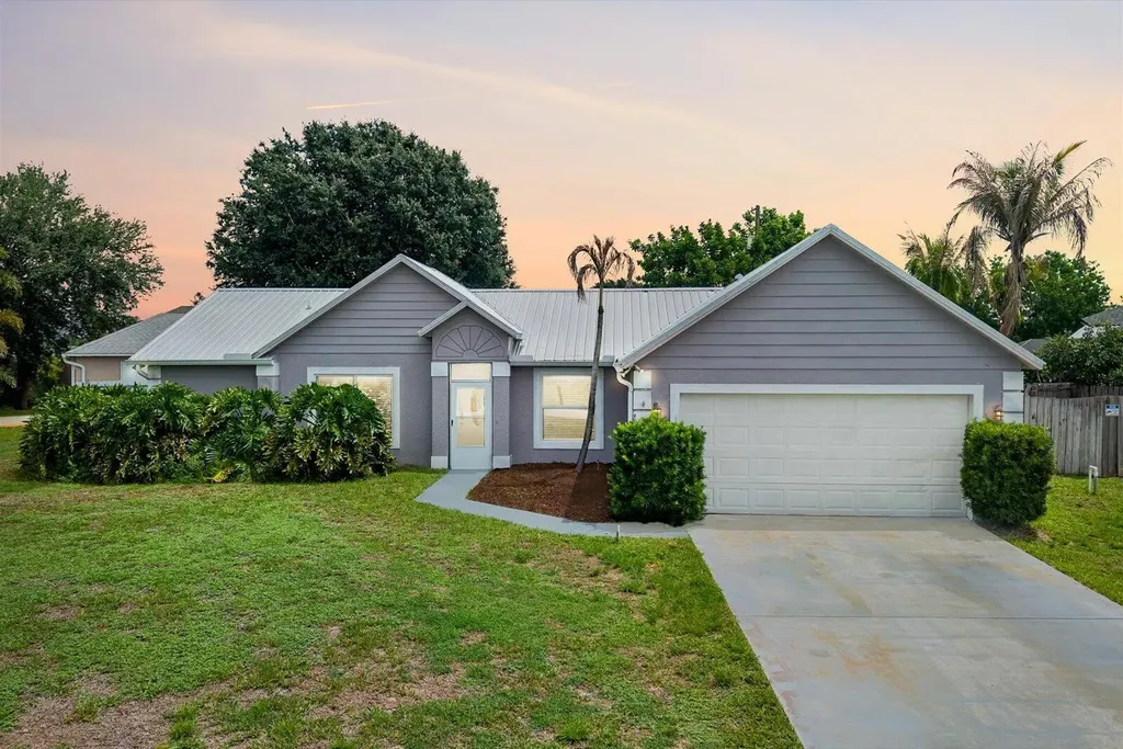 697 SW Jeanne Avenue Port St Lucie FL 34953